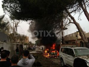 Перед посольством Франции в Триполи подорвали автомобиль