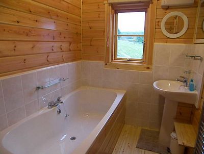 Отделка ванной комнаты в деревянном доме: и у Вы сможете! - фото и видеоинструкции