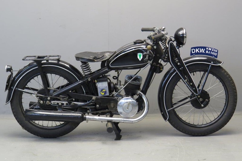 Старинный мотоцикл DKW KM200 1935