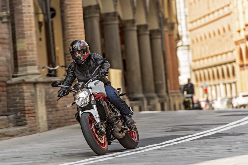 Фотографии мотоцикла Ducati Monster 821 2015