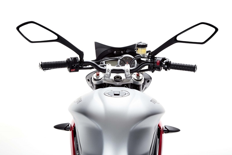 Новый мотоцикл Triumph Street Triple RX 2015