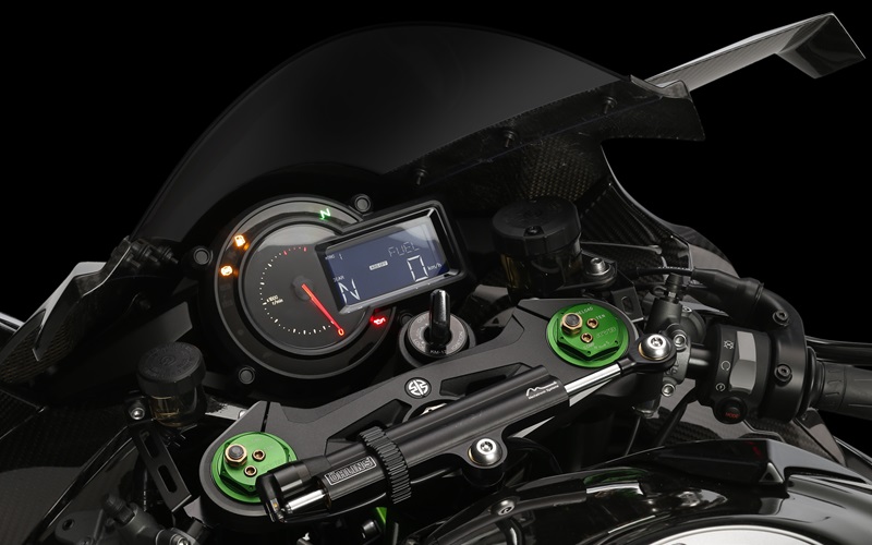 Максимальная скорость Kawasaki H2R превышает 210 миль/час (338 км/ч)
