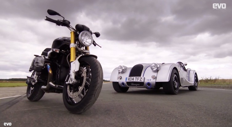 Автомобиль Morgan Plus 8 Speedster против мотоцикла BMW R nineT (видео)