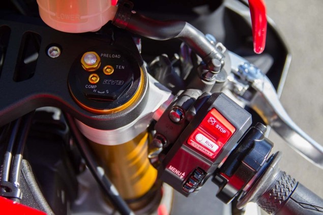 Спортбайк Yamaha YZF-R1M 2015 (фото из Калифорнии)