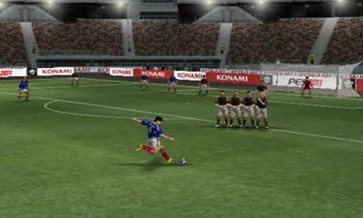 Captures d'écran du jeu PES 2011 Pro Evolution Soccer pour Android, une tablette.