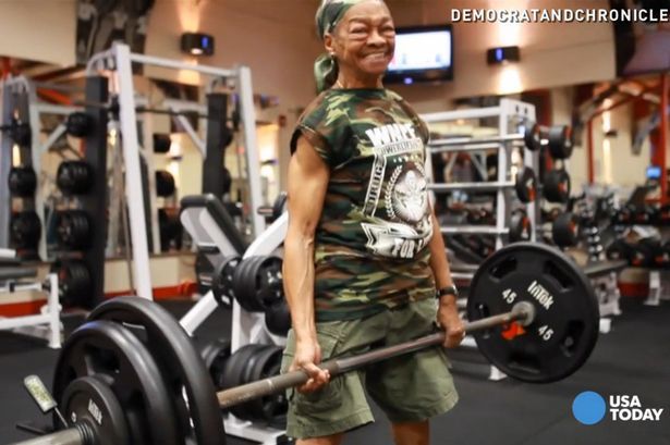 Вилли Мерфи - 77-летняя бабушка пауэрлифтер, которая может поднять вес в два раза больше своего собственного