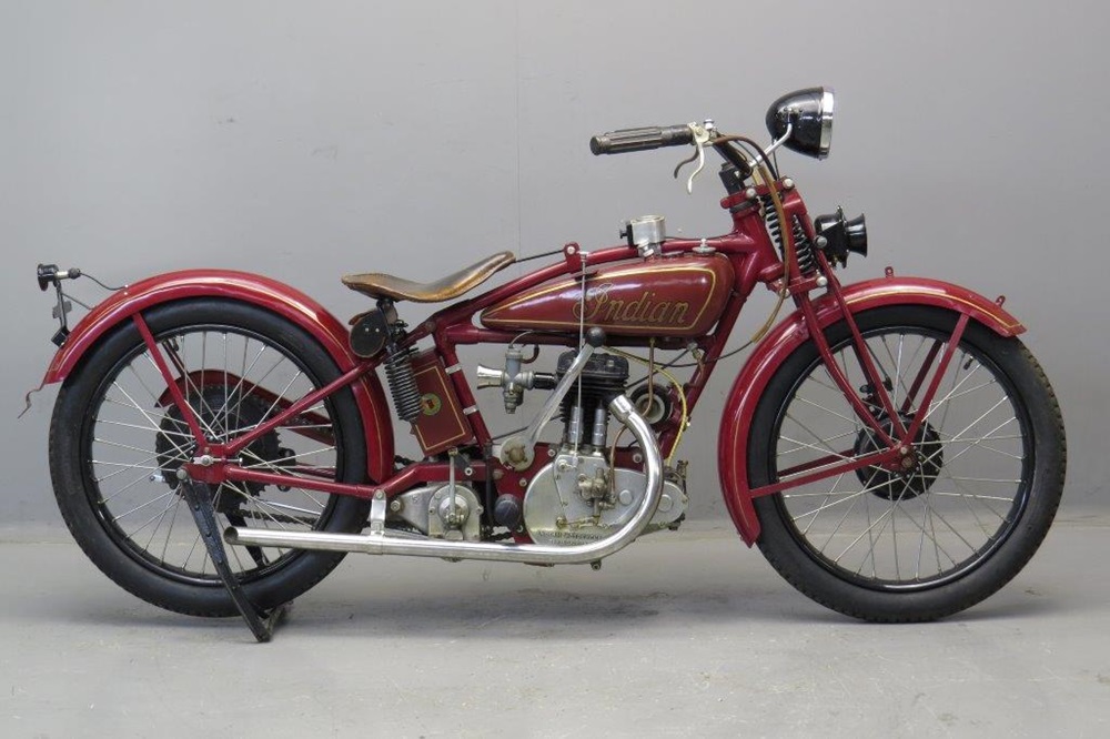 Старинный мотоцикл Indian Prince 1928