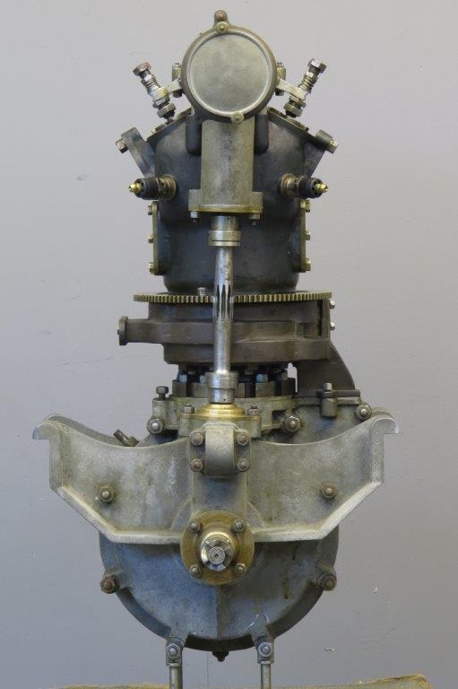 Старинный гоночный двигатель Aries 1908