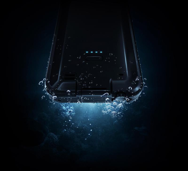 CES 2015: водостойкий кейс-аккумулятор LifeProof для iPhone 6