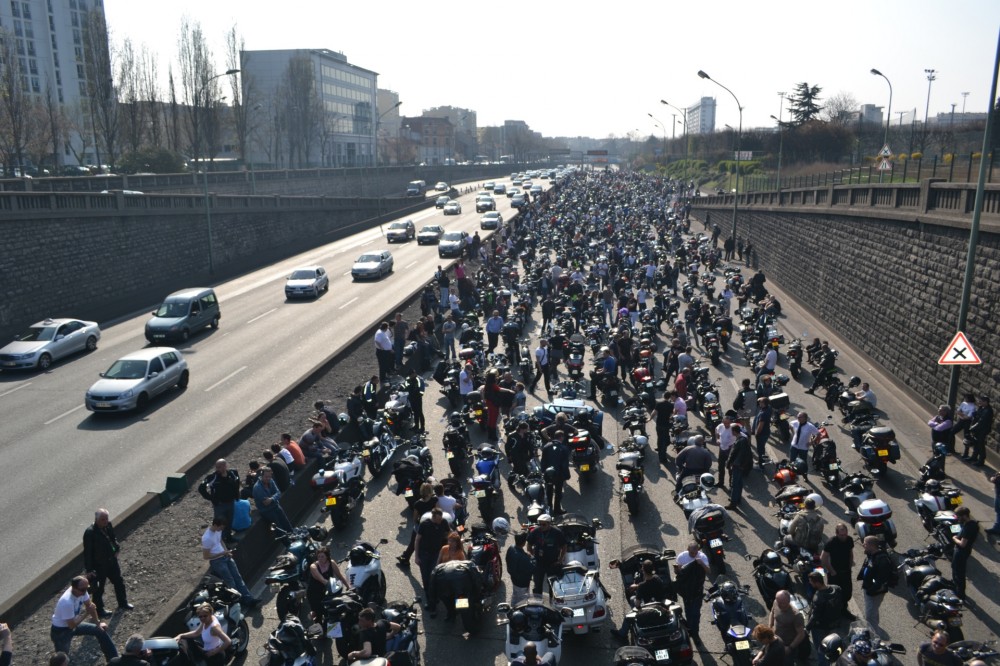 Парижские мотоциклисты готовят массовый протест