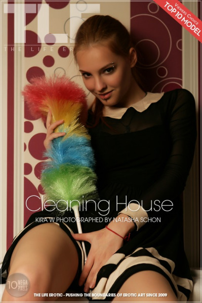 Kira W - Cleaning House (09.10.2014/3888px) [TheLifeErotic]